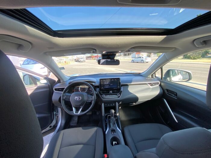 2022 Toyota Corolla Cross LE LE AWD w/ BACKUP CAMERA /  SUNROOF /  LANE ASSIST - Image 4