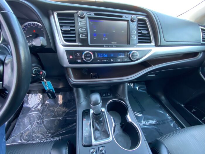 2018 Toyota Highlander LE AWD LE / BACKUP CAM / HEATED SEATS / 8 PASS - Image 10