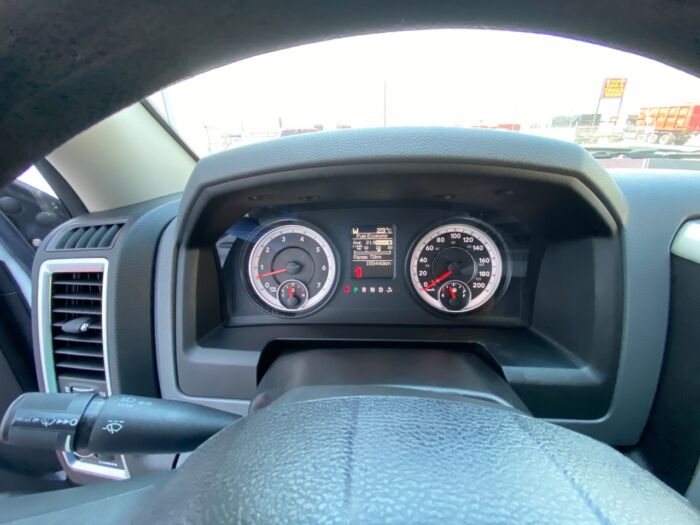 2015 Ram 1500 SLT 4WD Quad Cab 6.4 Ft Box SLT - Image 9
