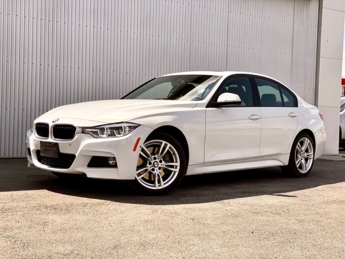 2018 BMW 3 Series 330i xDrive 330i xDrive Sedan - Image 3