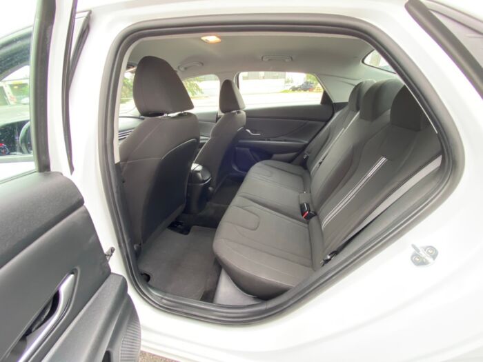 2021 Hyundai Elantra Preferred Preferred IVT - Image 6