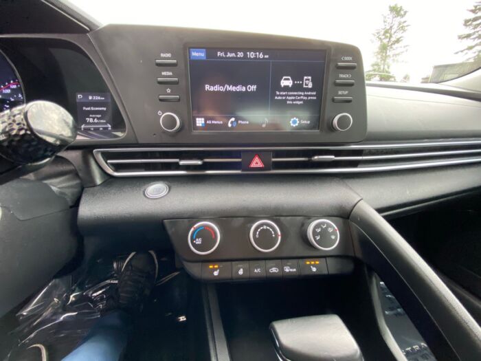 2021 Hyundai Elantra Preferred Preferred IVT - Image 7