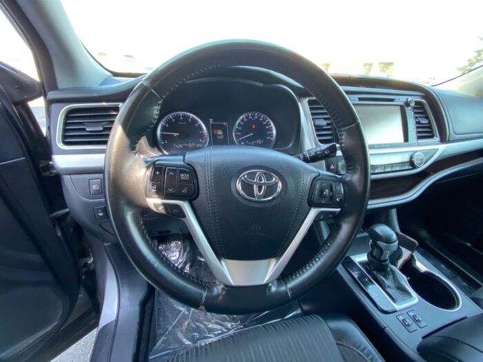 2018 Toyota Highlander LE AWD LE / BACKUP CAM / HEATED SEATS / 8 PASS - Image 8