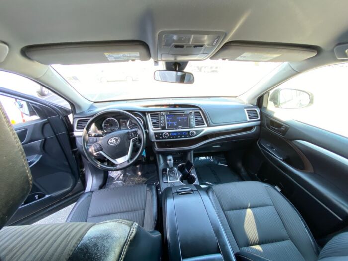 2018 Toyota Highlander LE AWD LE / BACKUP CAM / HEATED SEATS / 8 PASS - Image 4