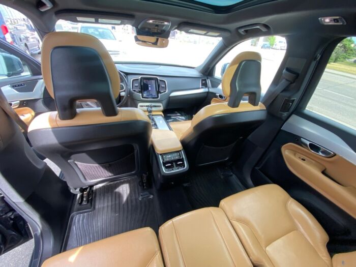 2017 Volvo XC90 T6 Momentum AWD 5dr T6 Momentum 7-Passenger - Image 7