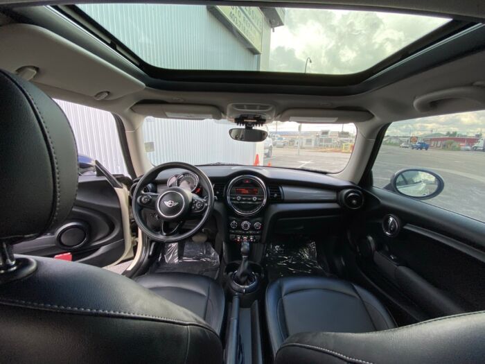 2016 MINI Cooper Hardtop 3dr HB - HEATED LEATHER SEATS - SUNROOF - Image 4