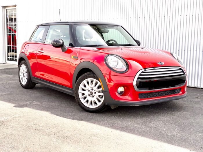 USED 2015 MINI Cooper Hardtop - LEATHER - SUNROOF - HEATED SEATS   Calgary AB T2G 4P2