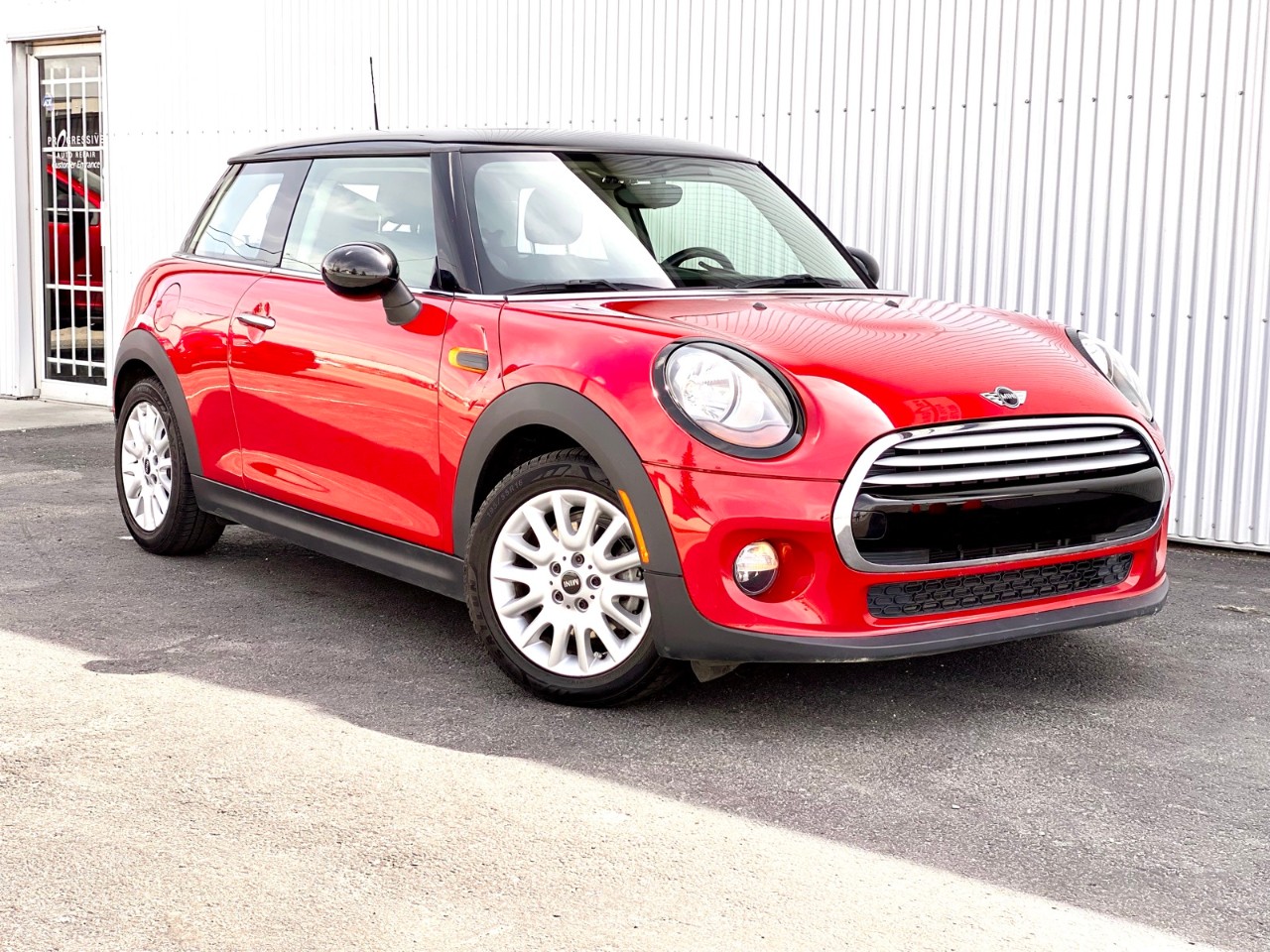 USED 2015 MINI Cooper Hardtop - LEATHER - SUNROOF - HEATED SEATS   Calgary AB T2G 4P2