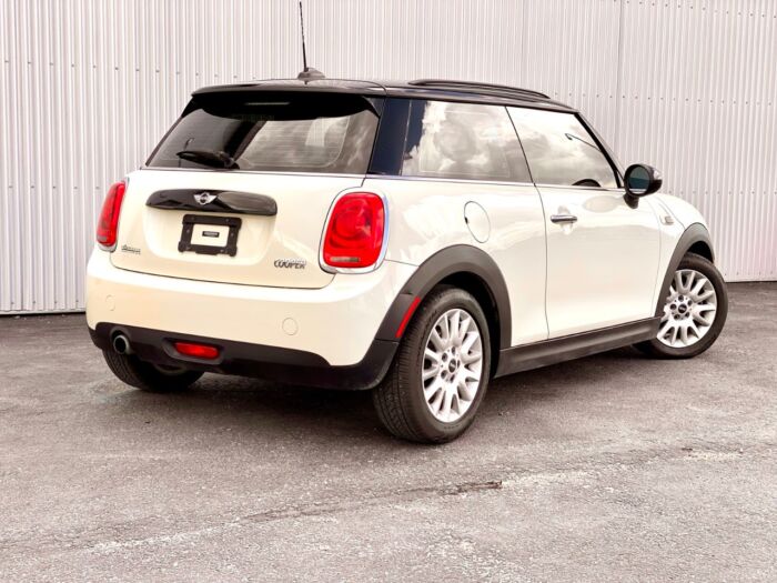 2016 MINI Cooper Hardtop 3dr HB - HEATED LEATHER SEATS - SUNROOF - Image 2