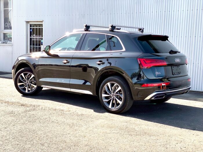 2021 Audi Q5 Technik Technik 45 TFSI quattro - Image 3