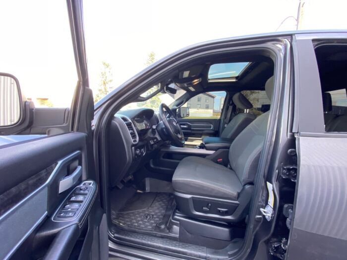 2021 Ram 2500 Big Horn Big Horn 4x4 Crew Cab 8' Box - Image 8