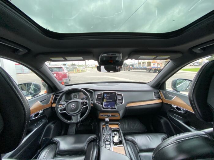 2017 Volvo XC90 T6 Inscription AWD 5dr T6 Inscription 7-Passenger - Image 4