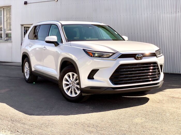 2024 Toyota Grand Highlander XLE XLE AWD - Image 2