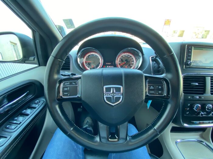 2017 Dodge Grand Caravan SXT Premium Plus SXT Premium Plus /   BACKUP CAM  /  DVD  /  LEATHER - Image 11
