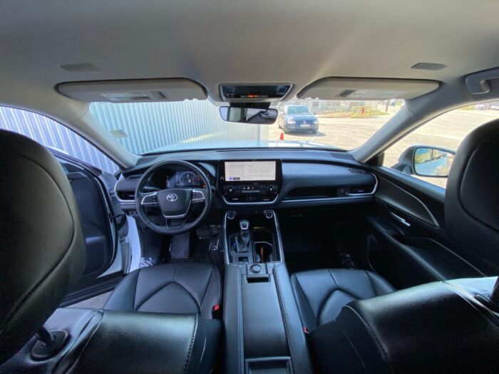 2024 Toyota Grand Highlander XLE XLE AWD - Image 5