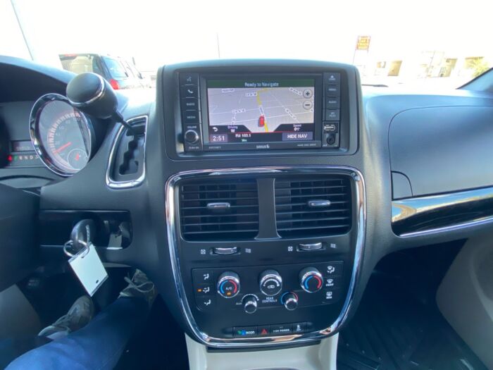 2017 Dodge Grand Caravan SXT Premium Plus SXT Premium Plus /   BACKUP CAM  /  DVD  /  LEATHER - Image 10