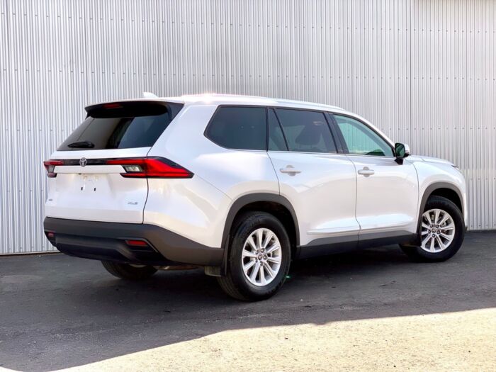 2024 Toyota Grand Highlander XLE XLE AWD - Image 3