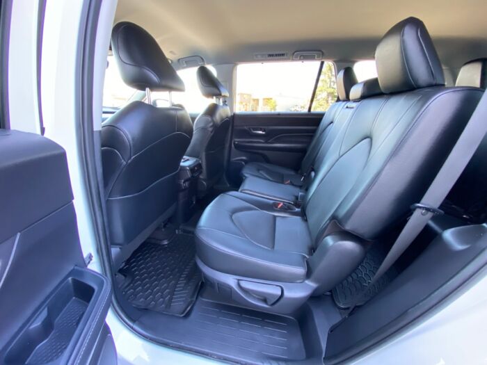 2024 Toyota Grand Highlander XLE XLE AWD - Image 6