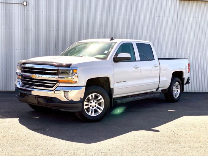 USED 2018 Chevrolet Silverado 1500 LT Crew Cab Standard Box 4-Wheel Drive LT w/1LT Calgary AB T2G 4P2