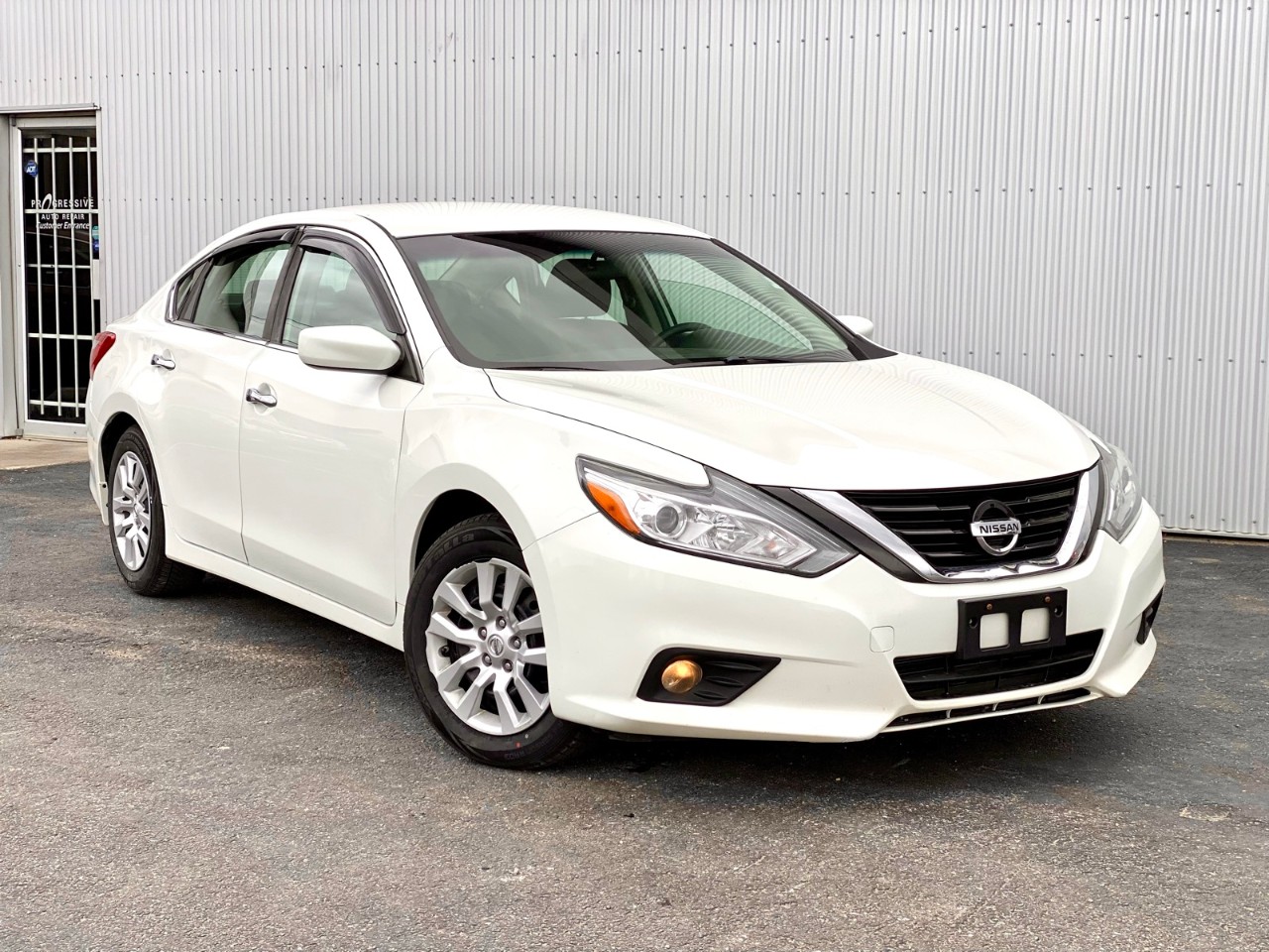 USED 2017 Nissan Altima 2.5 I4 CVT 2.5 w/ BACKUP CAMERA Calgary AB T2G 4P2