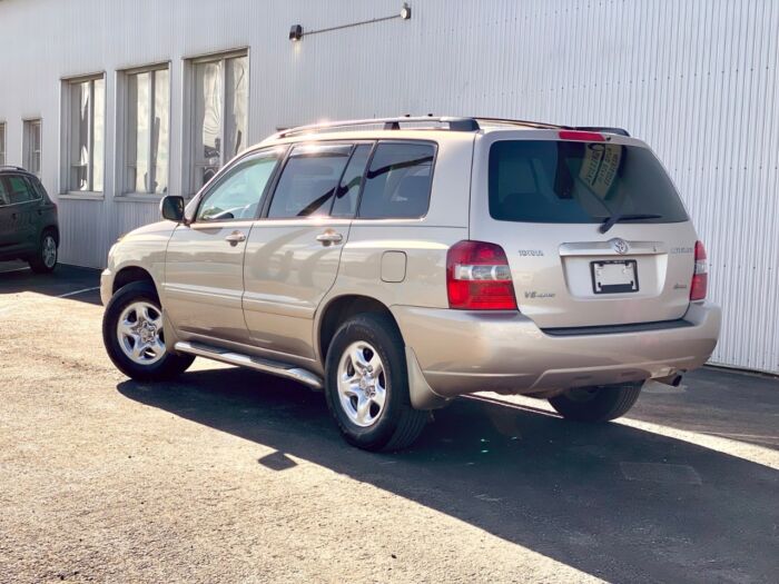 2004 Toyota Highlander 7-Passenger 4dr V6 4WD 7-Passenger - Image 3