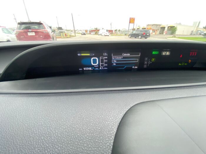 2021 Toyota Prius Prime LE plug-in hybrid / LEATHER / NAVIGATION / BACKUP CAM - Image 12