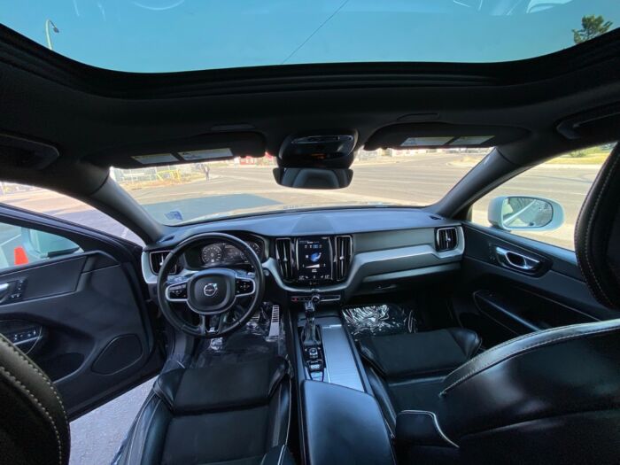 2019 Volvo XC60 R-Design T6 AWD R-Design - Image 4