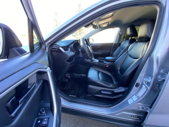 2021 Toyota RAV4 LE LE AWD / LEATHER / BACKUP CAMERA - Image 7