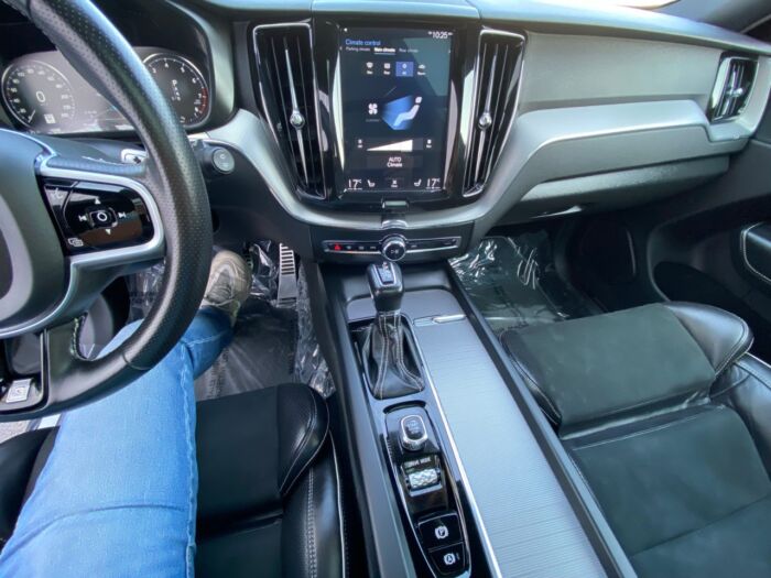 2019 Volvo XC60 R-Design T6 AWD R-Design - Image 10