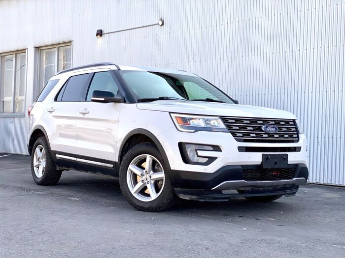 2017 Ford Explorer XLT 4WD 4dr XLT - Image 3