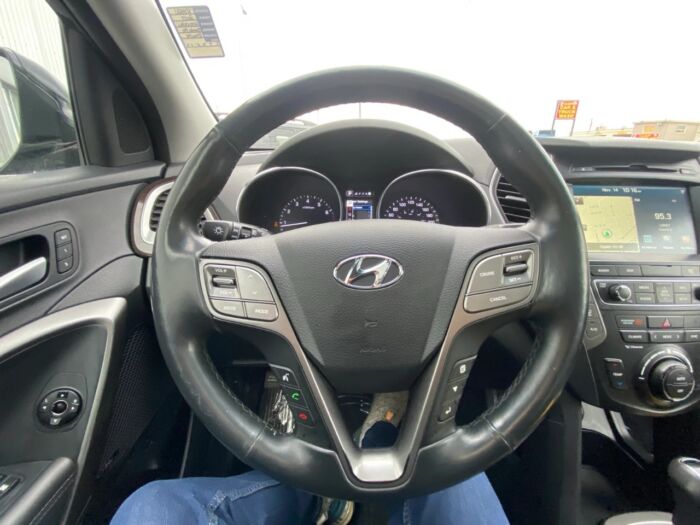 2017 Hyundai Santa Fe XL Limited AWD  Limited / 7 PASS / PAN SUNROOF /  LEATHER  /  BACKUP CAM - Image 4