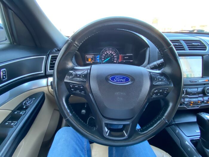 2017 Ford Explorer XLT 4WD 4dr XLT - Image 10
