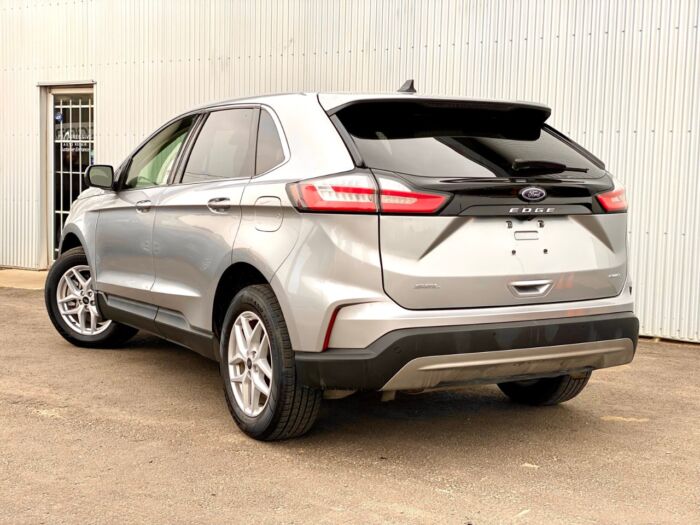 2023 Ford Edge SEL SEL AWD - Image 2