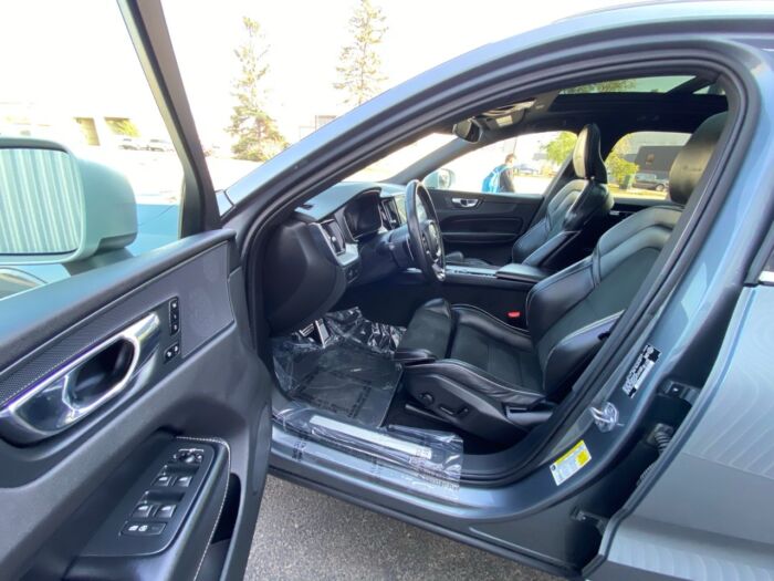 2019 Volvo XC60 R-Design T6 AWD R-Design - Image 7