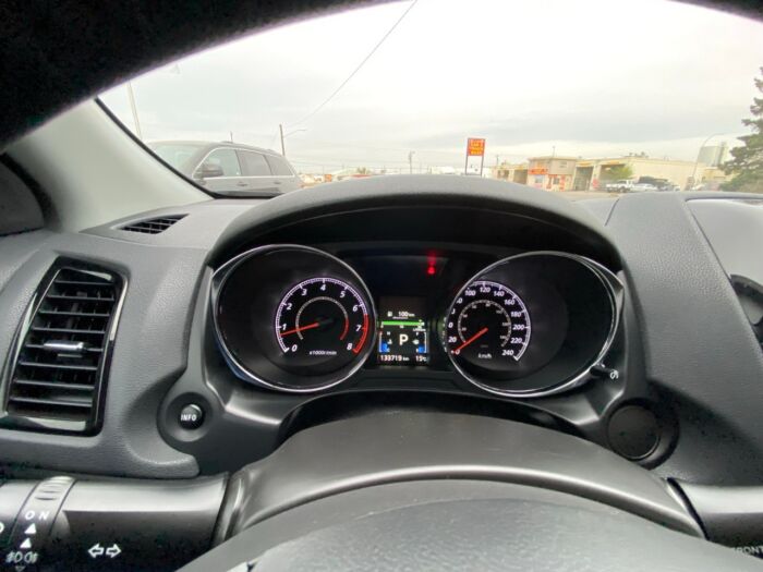 2021 Mitsubishi RVR SE SE AWC - Image 8