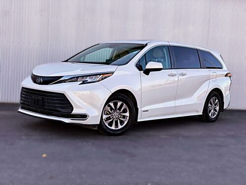 USED 2021 Toyota Sienna XLE XLE  Hybrid 8- PASSENGER / LEATHER / SUNROOF /  BACKUP CAM Calgary AB T2G 4P2