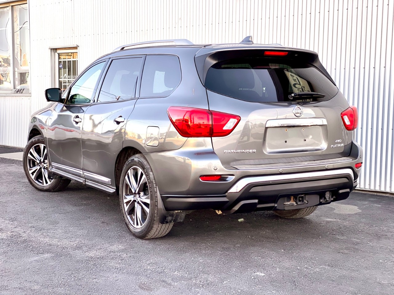 2019 Nissan Pathfinder Platinum 4x4 Platinum - Image 2