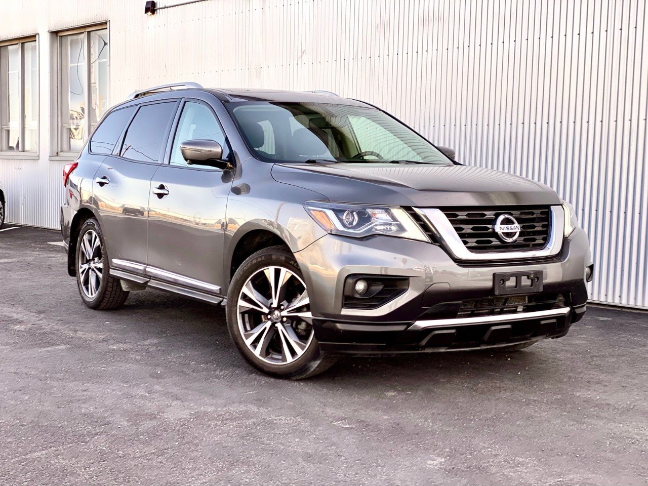 2019 Nissan Pathfinder Platinum 4x4 Platinum - Image 3