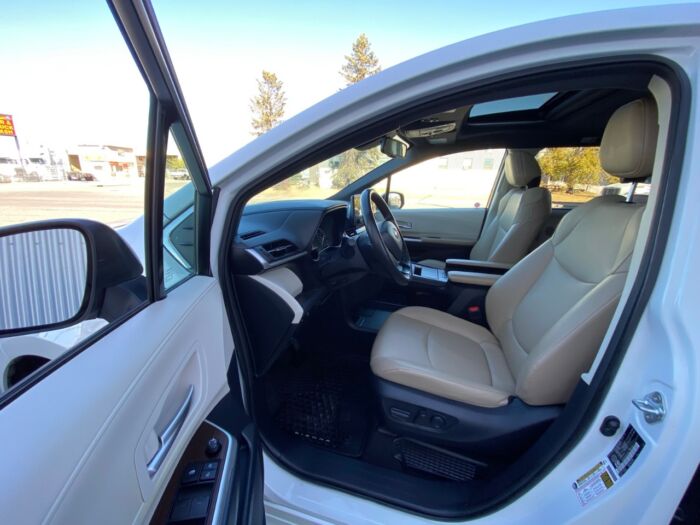 2021 Toyota Sienna XLE XLE  Hybrid 8- PASSENGER / LEATHER / SUNROOF /  BACKUP CAM - Image 8