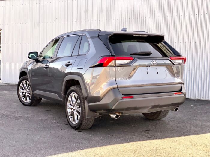 2022 Toyota RAV4 XLE XLE AWD - Image 3