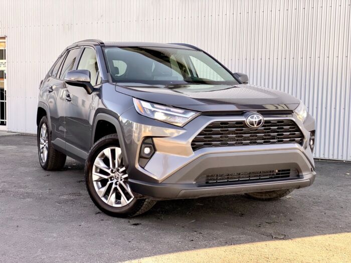 USED 2022 Toyota RAV4 XLE XLE AWD Calgary AB T2G 4P2