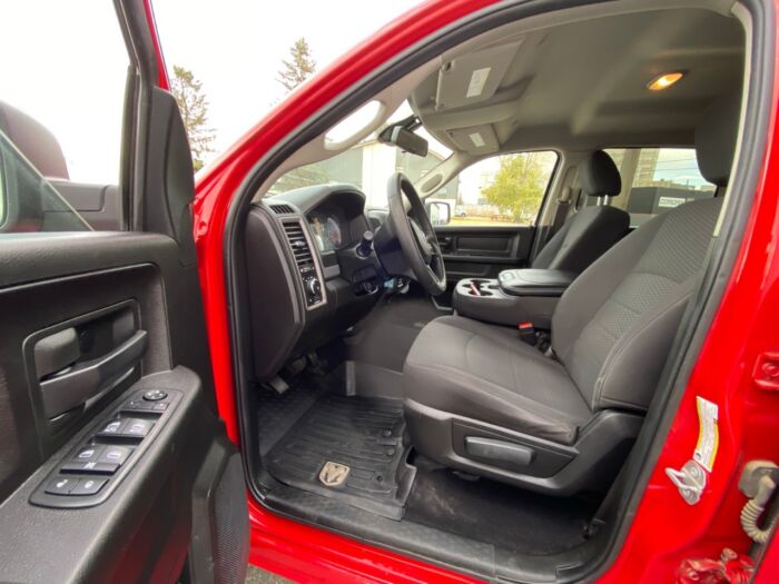 2019 Ram 1500 Classic Express Express 4x4 Crew Cab 5'7" Box - Image 6