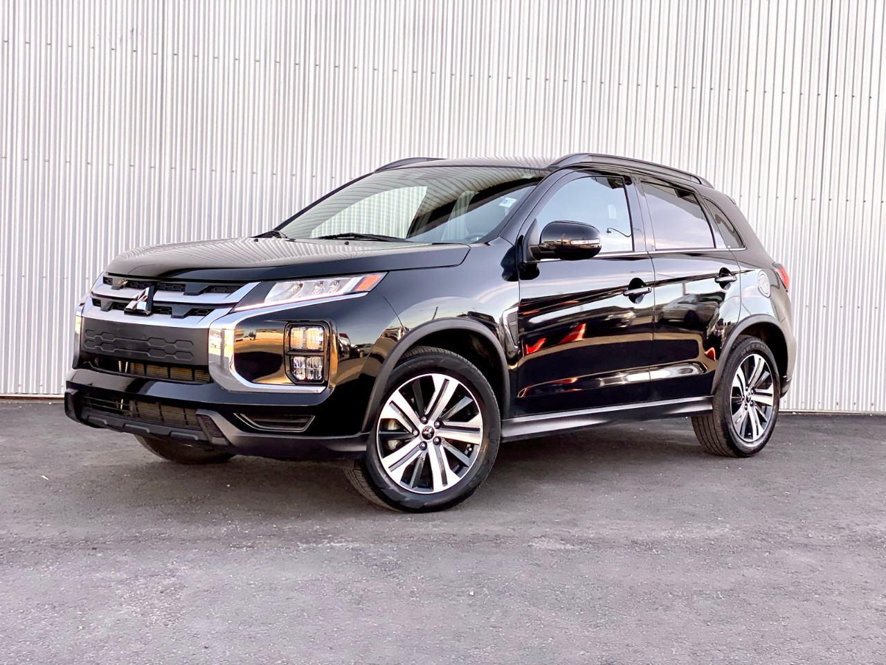 USED 2021 Mitsubishi RVR GT GT AWC / LEATHER /  BACKUP CAMERA / SUNROOF Calgary AB T2G 4P2