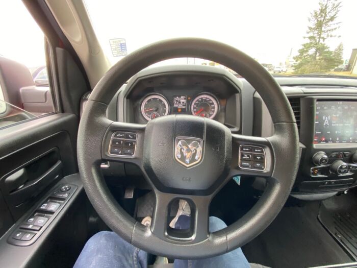 2019 Ram 1500 Classic Express Express 4x4 Crew Cab 5'7" Box - Image 8