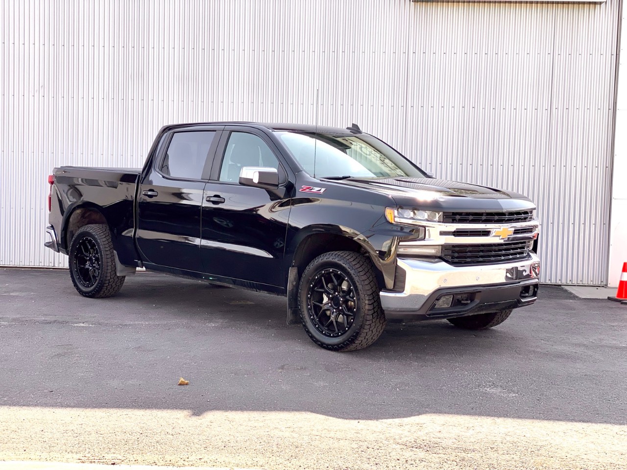 USED 2020 Chevrolet Silverado 1500 LT Crew Cab Standard Box 4-Wheel Drive LT Calgary AB T2G 4P2
