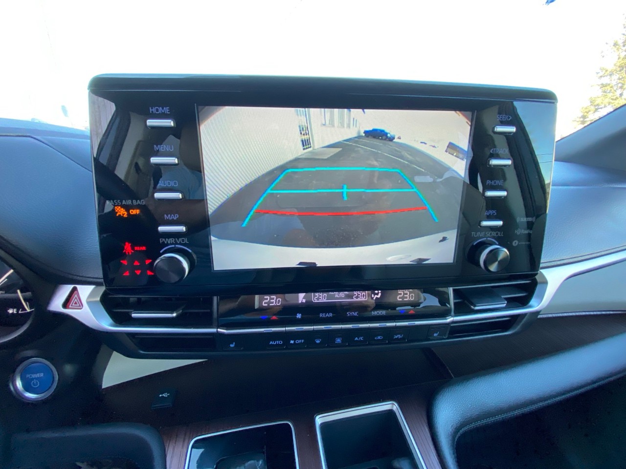 2021 Toyota Sienna XLE XLE  Hybrid 8- PASSENGER / LEATHER / SUNROOF /  BACKUP CAM - Image 11