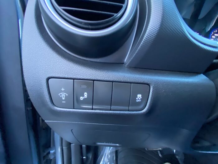 2018 Hyundai Kona Preferred 2.0L Preferred AWD - Image 8