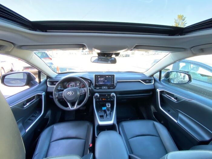 2022 Toyota RAV4 XLE XLE AWD - Image 4