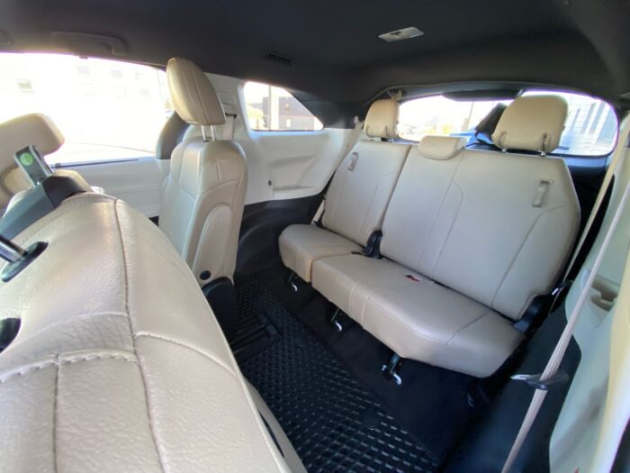 2021 Toyota Sienna XLE XLE  Hybrid 8- PASSENGER / LEATHER / SUNROOF /  BACKUP CAM - Image 7