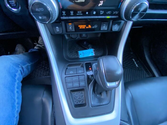 2022 Toyota RAV4 XLE XLE AWD - Image 13